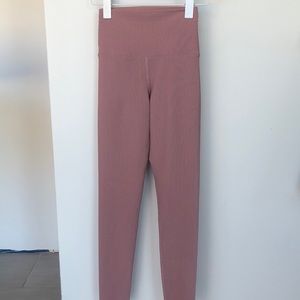 BeachRiot full length legging with ribbed texture in a precious pink